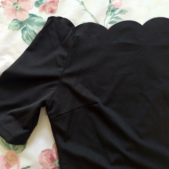 *SALE* NWOT Black Bodycon Scallop Neckline & Hem Dress - Picture 3 of 4